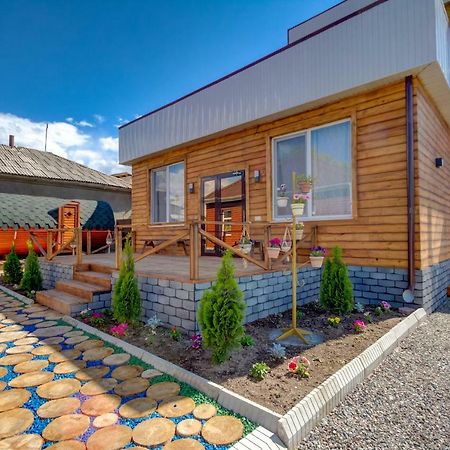 Hillside Karakol B&B Exterior photo