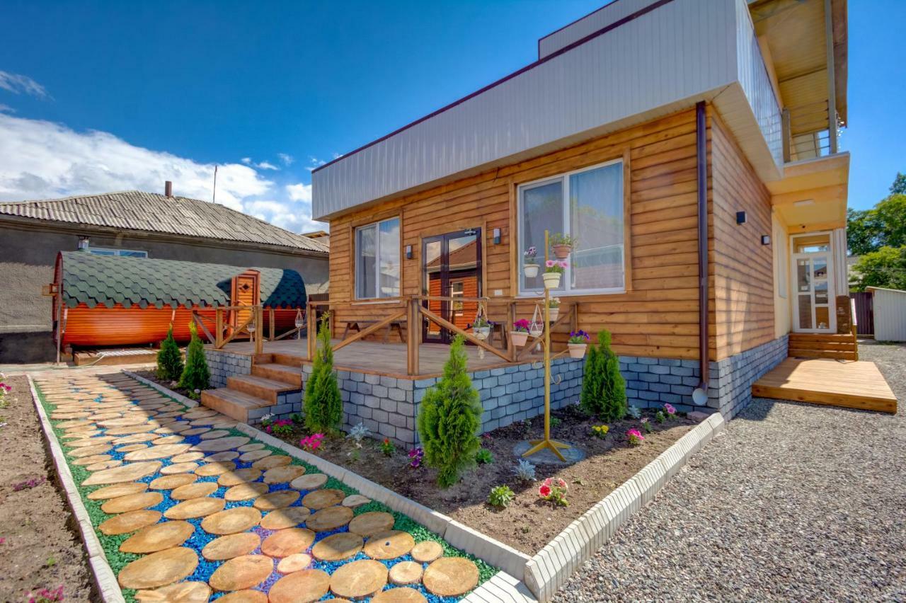 Hillside Karakol B&B Exterior photo