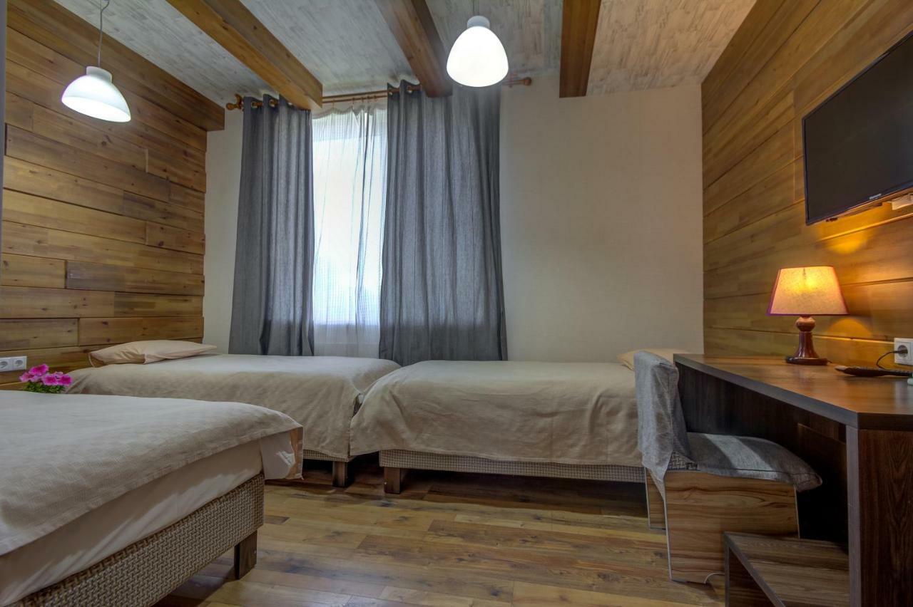 Hillside Karakol B&B Exterior photo