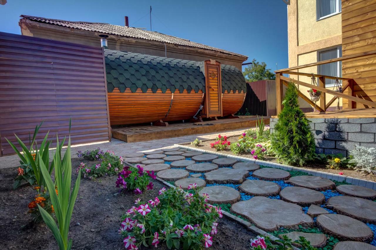 Hillside Karakol B&B Exterior photo